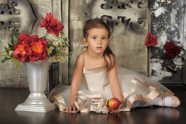 Little happy princess girl sitting,  vase with flowers. - Foto, immagini