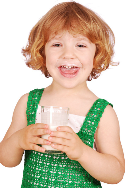 Happy little girl with glass of milk - Foto, afbeelding