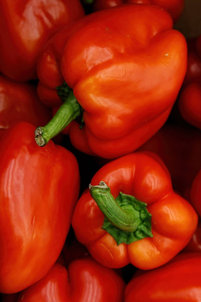 Un sacco di peperoni sul mercato
 - Foto, immagini