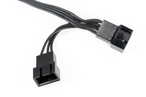 3 pin idc роз'єм жіночого роз'єму вентилятора розгалужувач кабелю ізольовані на білому тлі
 - Фото, зображення
