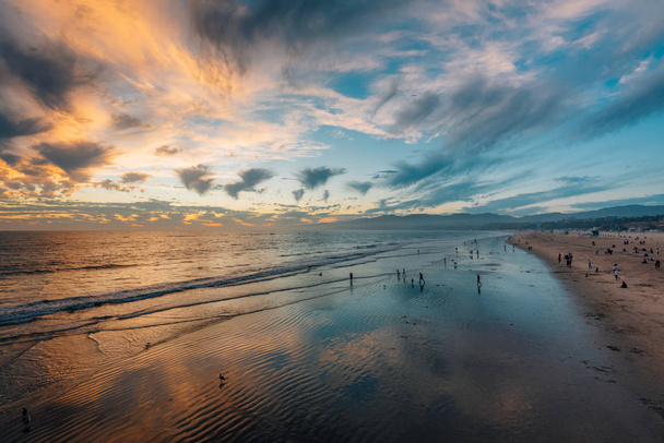 Zachód słońca nad Oceanem Spokojnym, z molo Santa Monica w Los Angeles - Zdjęcie, obraz