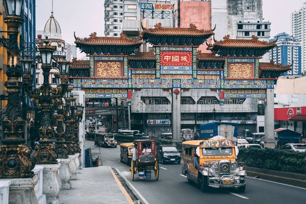 The Chinatown Arch, in Binondo, Manila, The Philippines - Foto, Imagen
