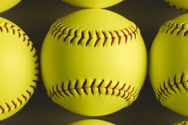 Fastpitch softbal ballen achtergrond close ups.  - Foto, afbeelding