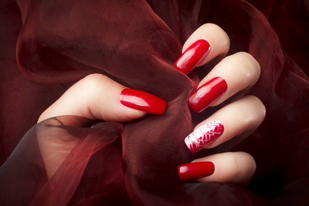hermosas uñas rojas manicura
 - Foto, imagen