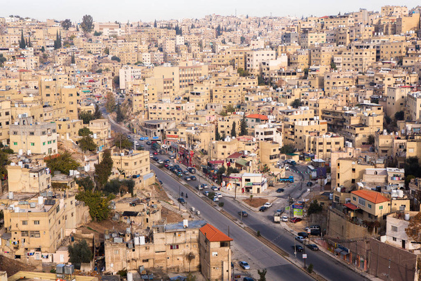Luchtfoto van Amman stad de hoofdstad van Jordanië. Stadsgezicht van Amman. - Foto, afbeelding