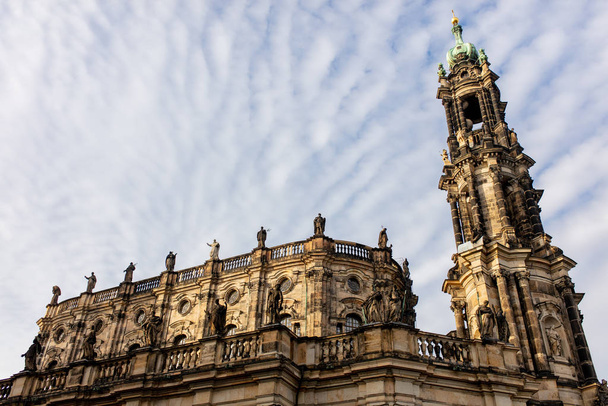 Antigua iglesia en Dresde, Alemania
  - Foto, Imagen