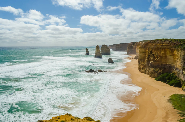 12 apoštolů - Vápencová skalní formace, Národní park Port Campbell, Victoria, Austrálie - Fotografie, Obrázek
