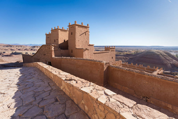 ait benhaddou ist das am besten erhaltene der traditionellen ksars und UNESCO-Welterbe seit 1987 die befestigte Stadt ait ben haddou in der Nähe von ouarzazate am Rande der Sahara-Wüste in Marokko. - Foto, Bild