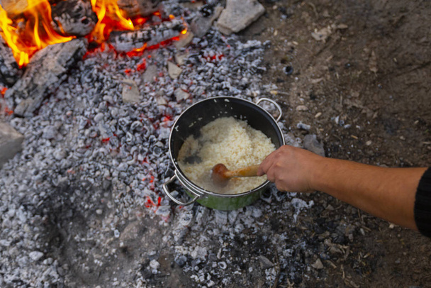 Panelas farinha de arroz, área de acampamento
. - Foto, Imagem