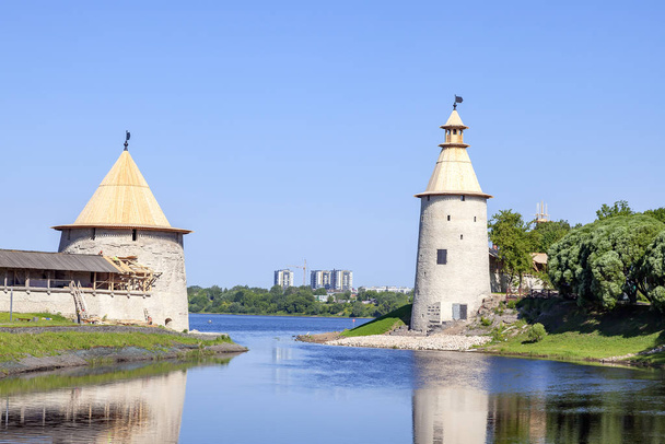 Pskov Krom (Kremlin). Pskova River - Fotoğraf, Görsel