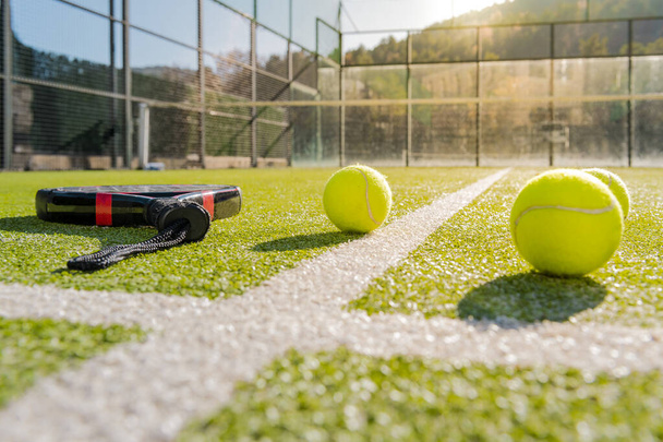 outdoors paddle court with racket and yellow balls - Foto, Imagem