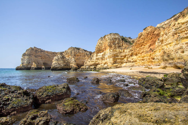 Praia Marinha in Portimao, Algarve, Portugal - Foto, afbeelding