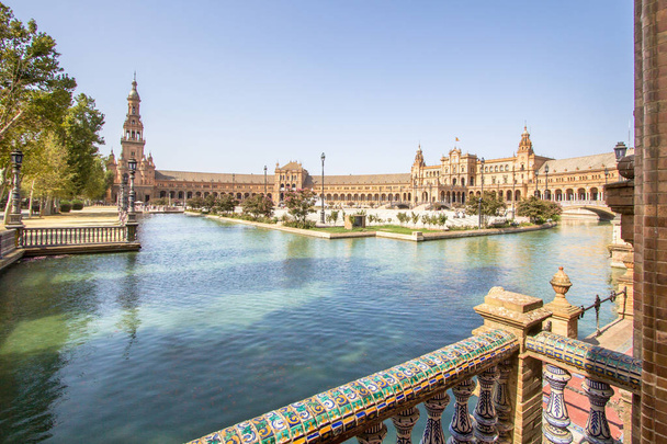 Plaza de Espa gyönyörű csatornája, Sevilla, Spanyolország - Fotó, kép