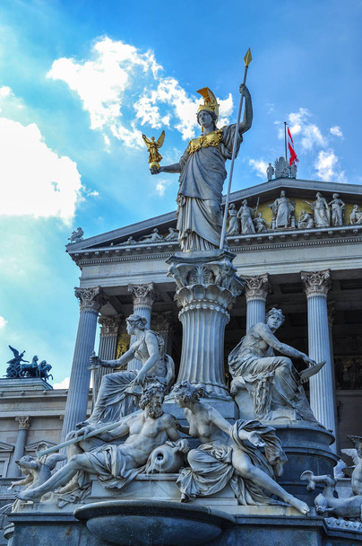 Sculpture of Pallas Athena, the Greek goddess of wisdom outside the Austrian Parliament Building in Vienna, Austria - Фото, зображення