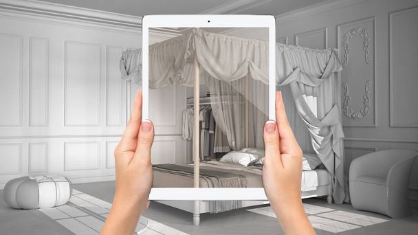 Kädet tilalla tabletti osoittaa klassinen makuuhuone katos sänky, yhteensä tyhjä projektin tausta, täydennetty todellisuus käsite, sovellus simuloida huonekaluja, sisustustuotteita
 - Valokuva, kuva