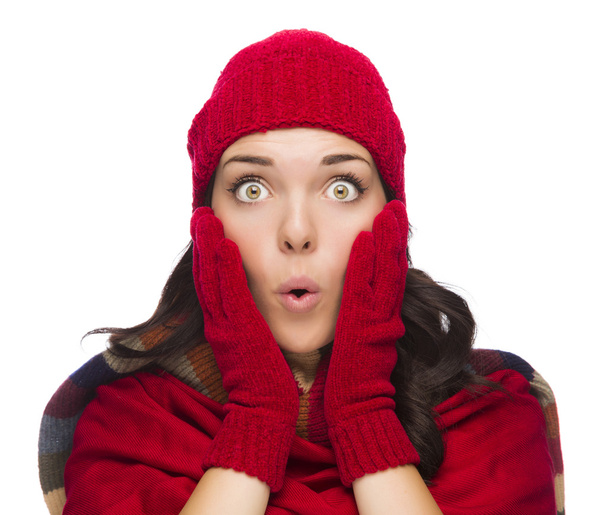 Потрясенная смешанная расовая женщина в зимней шляпе и перчатках
 - Фото, изображение