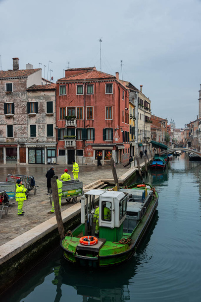 Βενετία σε ένα κρύο χειμώνα το Δεκέμβριο από το ξυλοδαρμό τουριστικό κομμάτι, κρυμμένα Corners - κρυμμένη ομορφιά - Φωτογραφία, εικόνα