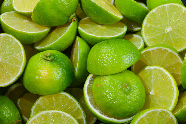Fatias de limão frescas como fundo.  - Foto, Imagem