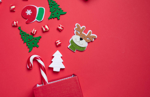 Christmas card. Invitation card on a red background. Surprise box with sweets. Interesting proposition for you. - Φωτογραφία, εικόνα