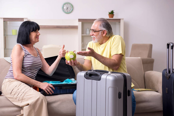 Old couple preparing for vacation travel - Photo, Image