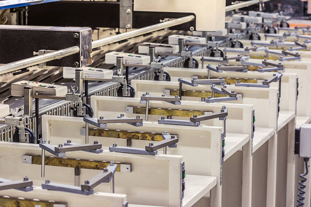 Paper sheet sorting machine in a printing press - Photo, Image