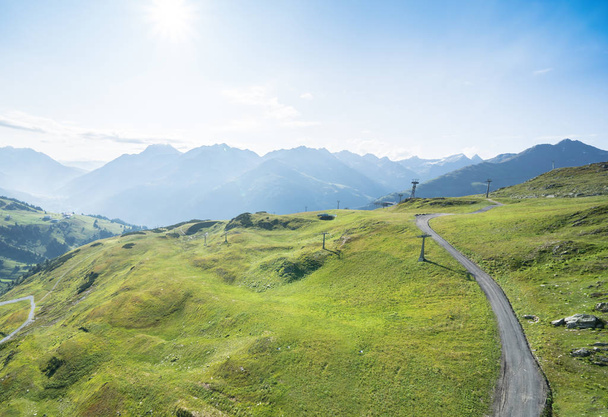 Paysage estival idyllique dans les Alpes, Saint, Anton, Tyrol
 - Photo, image