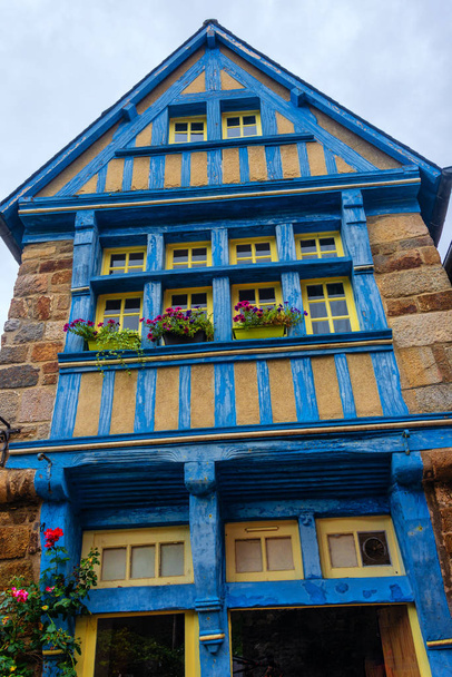 Wrażenia historycznego miasta Dinan w Bretanii, północna Francja - Zdjęcie, obraz