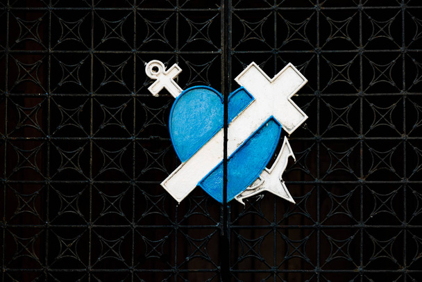 Χριστιανικό σύμβολο με καρδιά, σταυρό και άγκυρα - Φωτογραφία, εικόνα