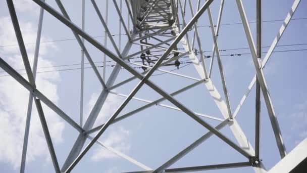 High voltage line, post, clear sky, steel design - Metraje, vídeo