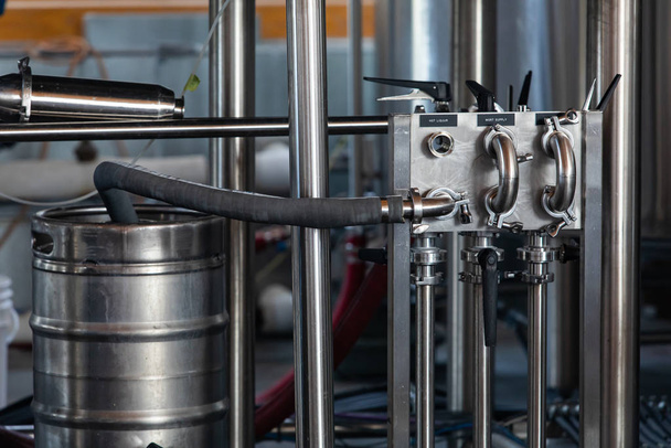 пивоварня з нержавіючої сталі трубопровідна арматура
 - Фото, зображення