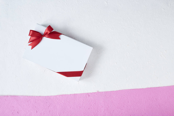 Valentýn koncept s dárkovou krabicí - Fotografie, Obrázek