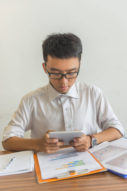 Portrait of young businessman using tablet - Zdjęcie, obraz