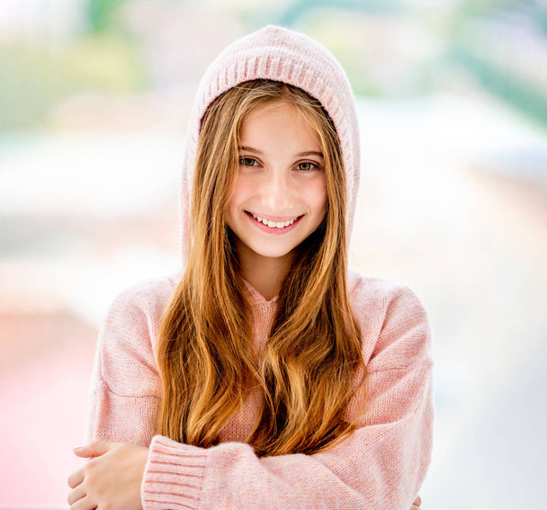 Teenage girl wearing hood - Foto, immagini