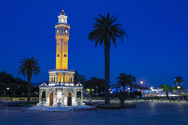 Izmir clock tower. The famous clock tower became the symbol of Izmir - Фото, зображення