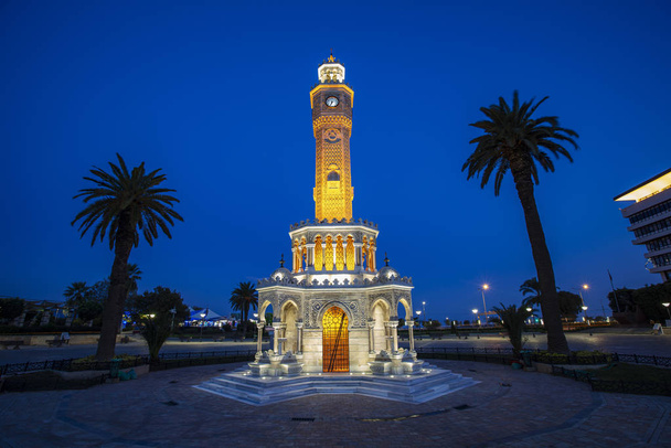 Torre del reloj Izmir. La famosa torre del reloj se convirtió en el símbolo de Izmir
 - Foto, imagen