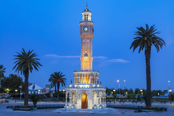 Izmir clock tower. The famous clock tower became the symbol of Izmir - Фото, изображение