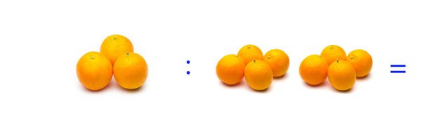 Division, opération mathématique simple ; division entre oranges
 - Photo, image