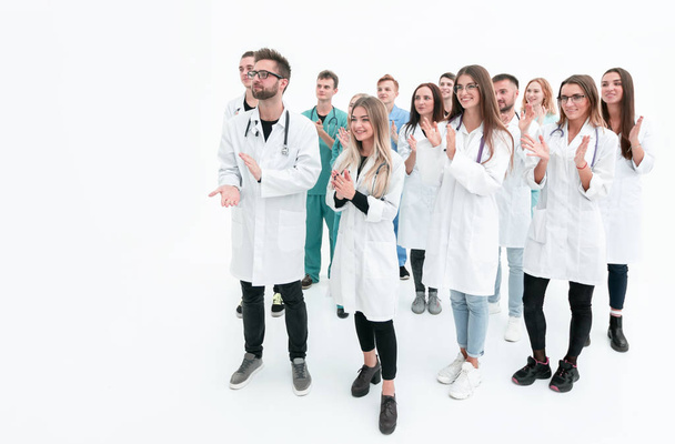 medico maschio in piedi di fronte a un gruppo di studenti di medicina
. - Foto, immagini