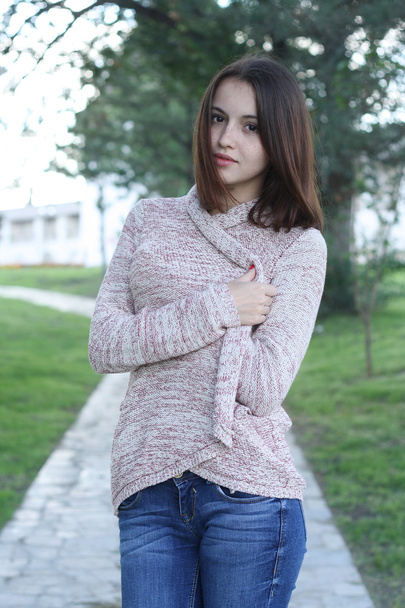 Autumn spring young brunette woman dressed in cardigan outside - Zdjęcie, obraz