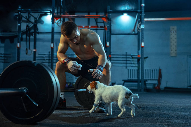 Caucasian man practicing in weightlifting in gym - Fotó, kép