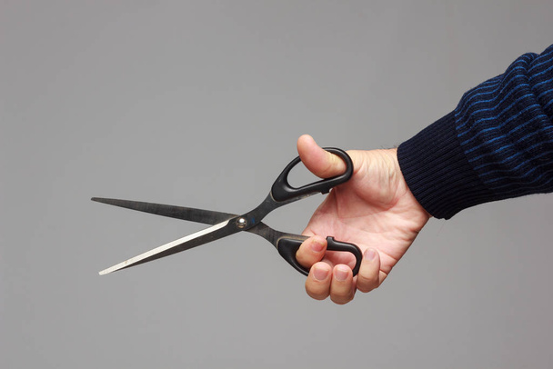 Nůžky v ruce člověka - Fotografie, Obrázek