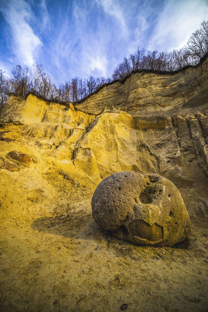 Trovantii - Románia legfurcsább élő kövei. - Fotó, kép