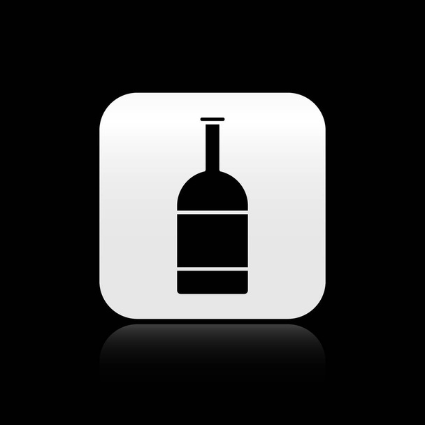 Symbol einer schwarzen Bierflasche isoliert auf schwarzem Hintergrund. Silberner quadratischer Knopf. Vektorillustration - Vektor, Bild