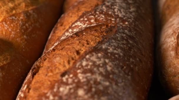 Surtidos de pan recién horneados
 - Imágenes, Vídeo