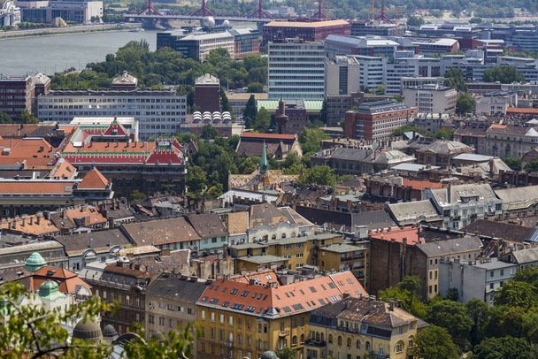 Panorama of Budapest on the banks of the Danube River  - Φωτογραφία, εικόνα