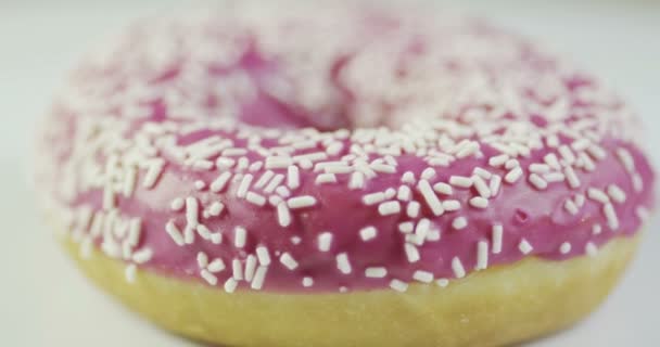 Zeer mooie Framboos gecoate donuts Beelden. - Video
