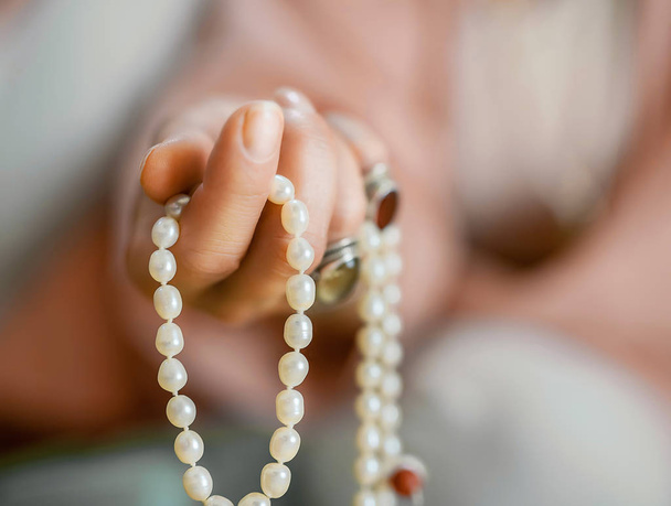 Hand with rosary beads - Φωτογραφία, εικόνα