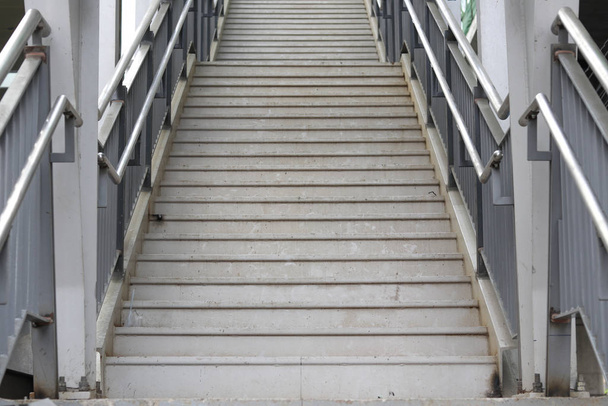 Лестница из нержавеющей стали
.  - Фото, изображение