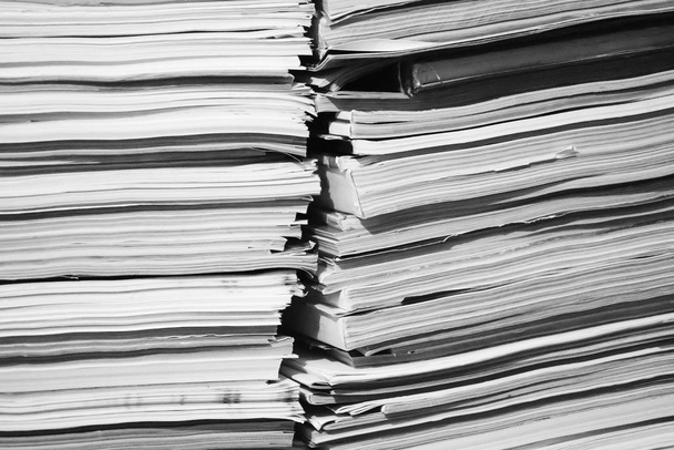 Vysoká hromada papírů, dokumentů a časopisů - Fotografie, Obrázek