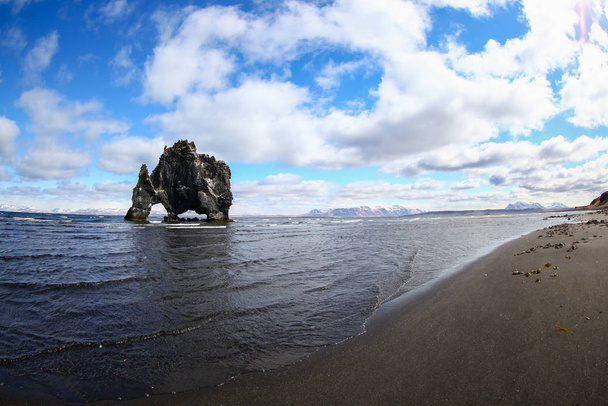 Hvitserkur troll rock basalt stack na Islandu - Fotografie, Obrázek